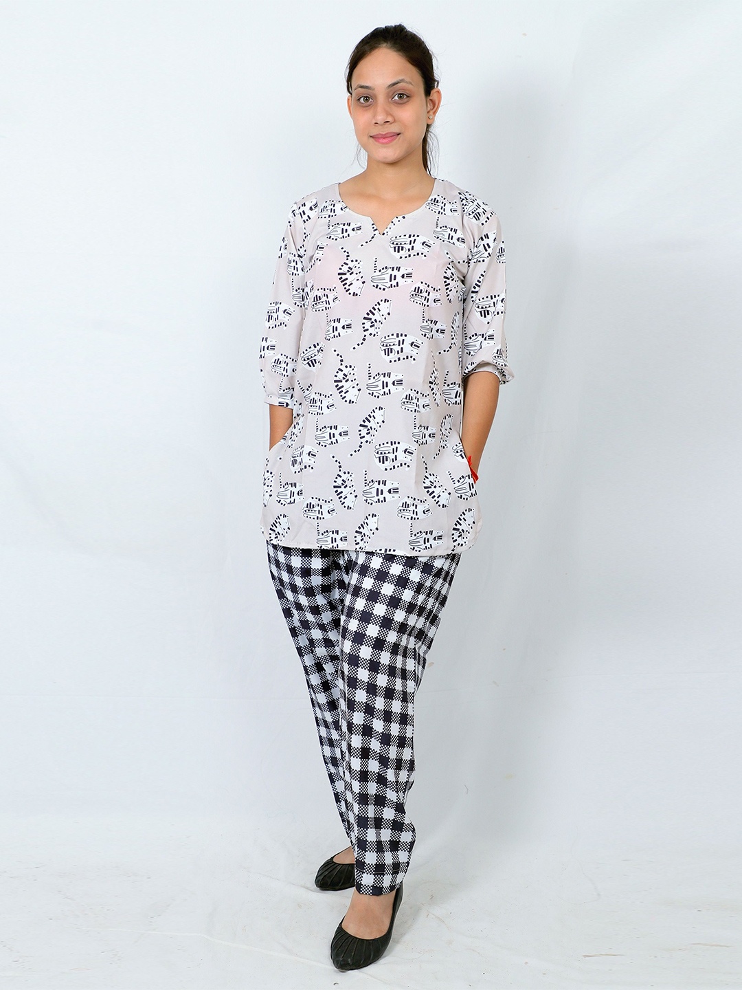 

TILISM Printed Round Neck Short Sleeves Pure Cotton Kurti & Lounge Pants, White