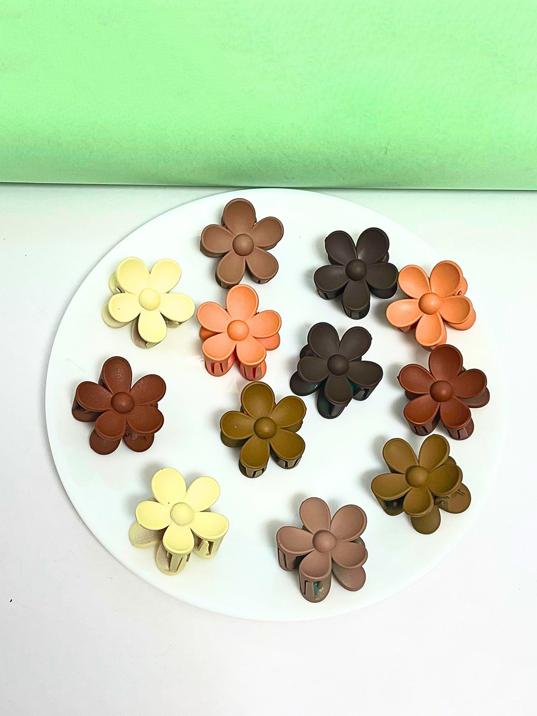 

MANSIYAORANGE Girls Set Of 12 Claw Clips, Brown