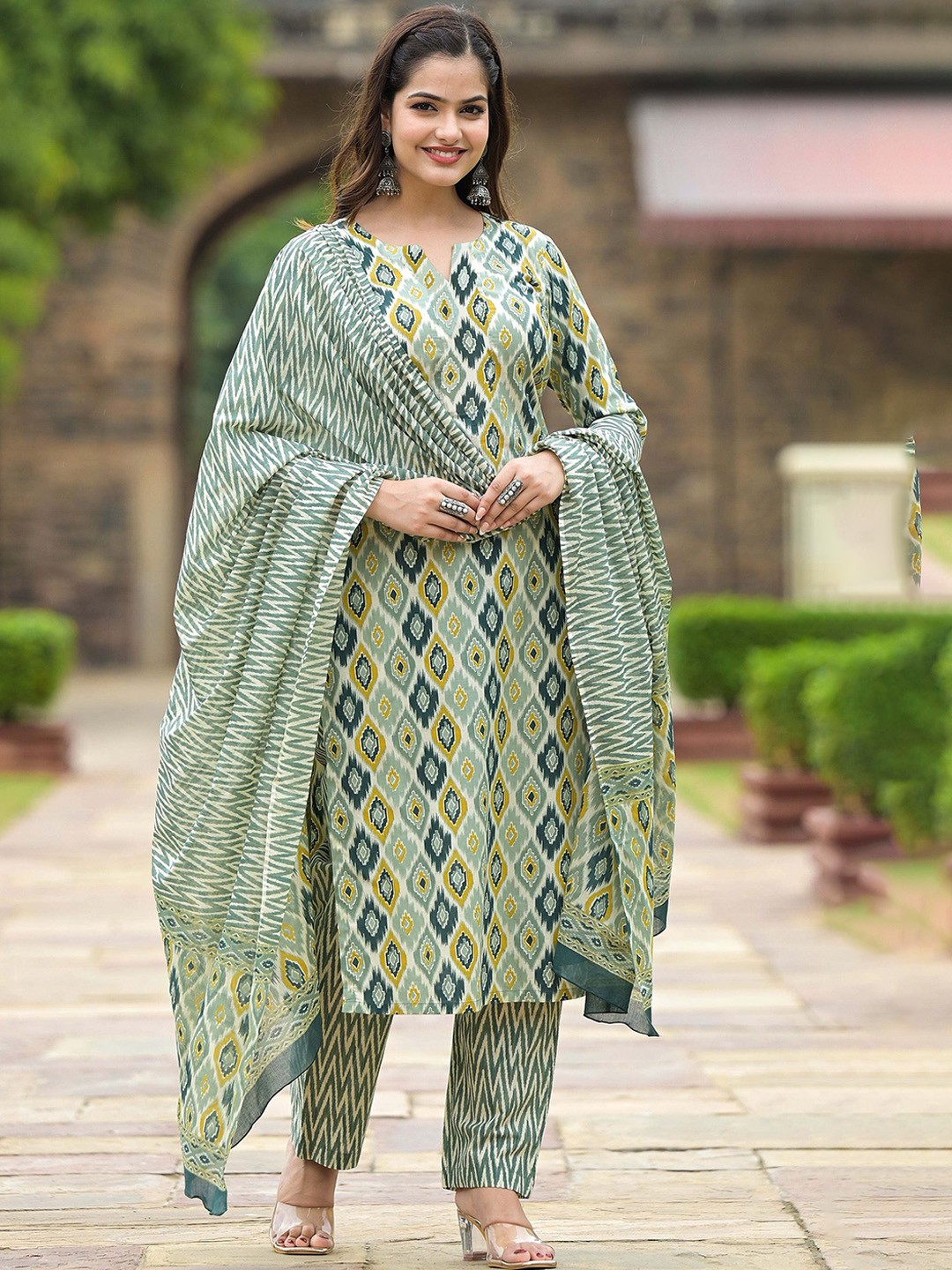 

BAESD Geometric Printed Regular Straight Kurta With Trousers & Dupatta, Green