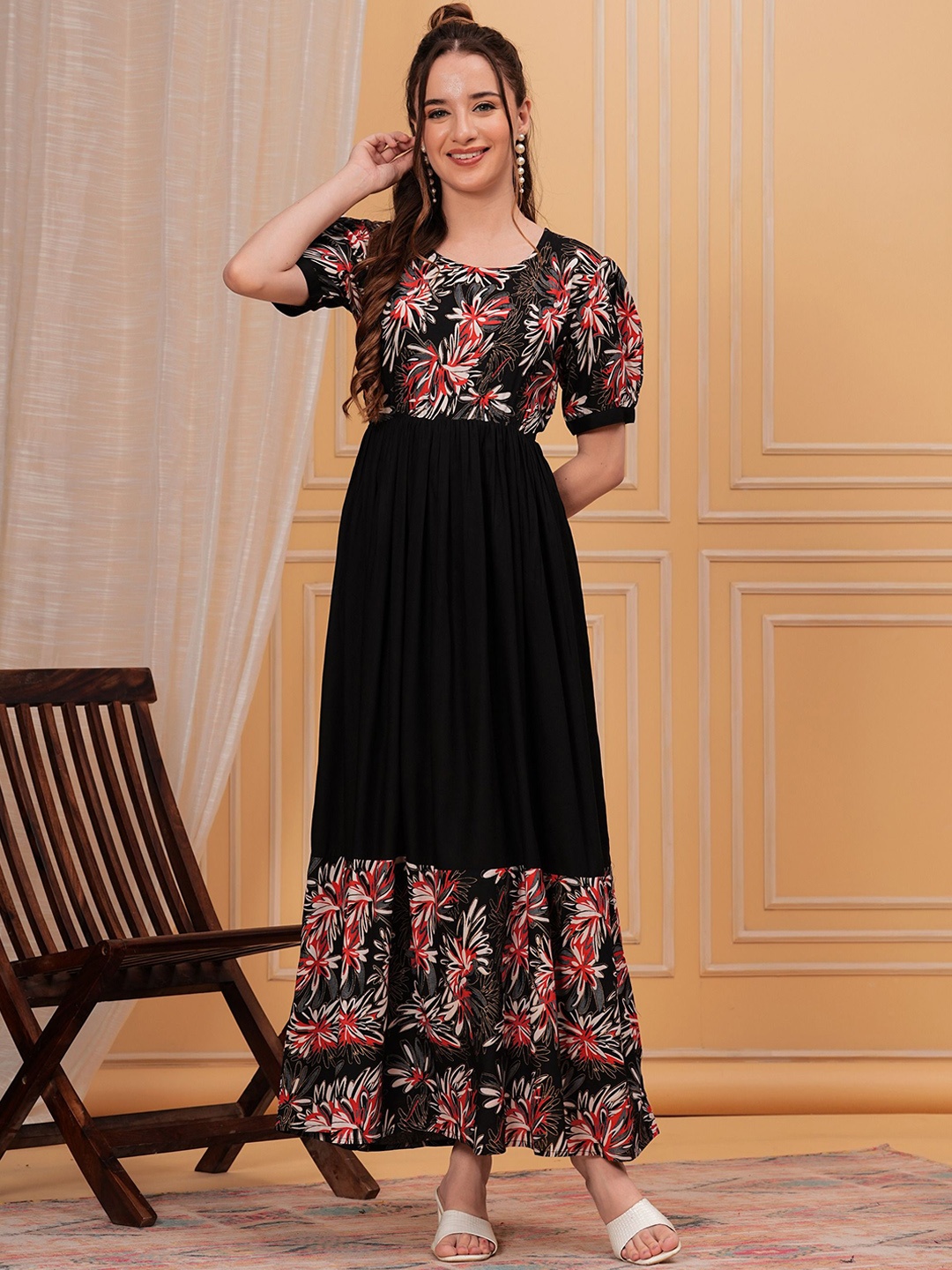

PURSHOTTAM WALA Floral Printed Round Neck Puff Sleeves Fit & Flare Dress, Black