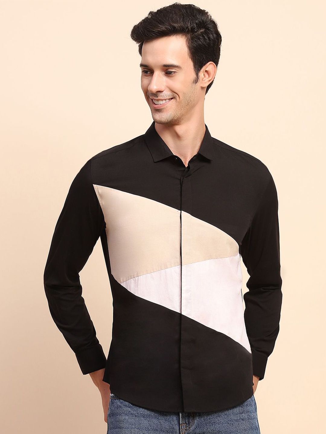 

CAMLA Men Spread Collar Colourblocked Cotton Casual Shirt, Black