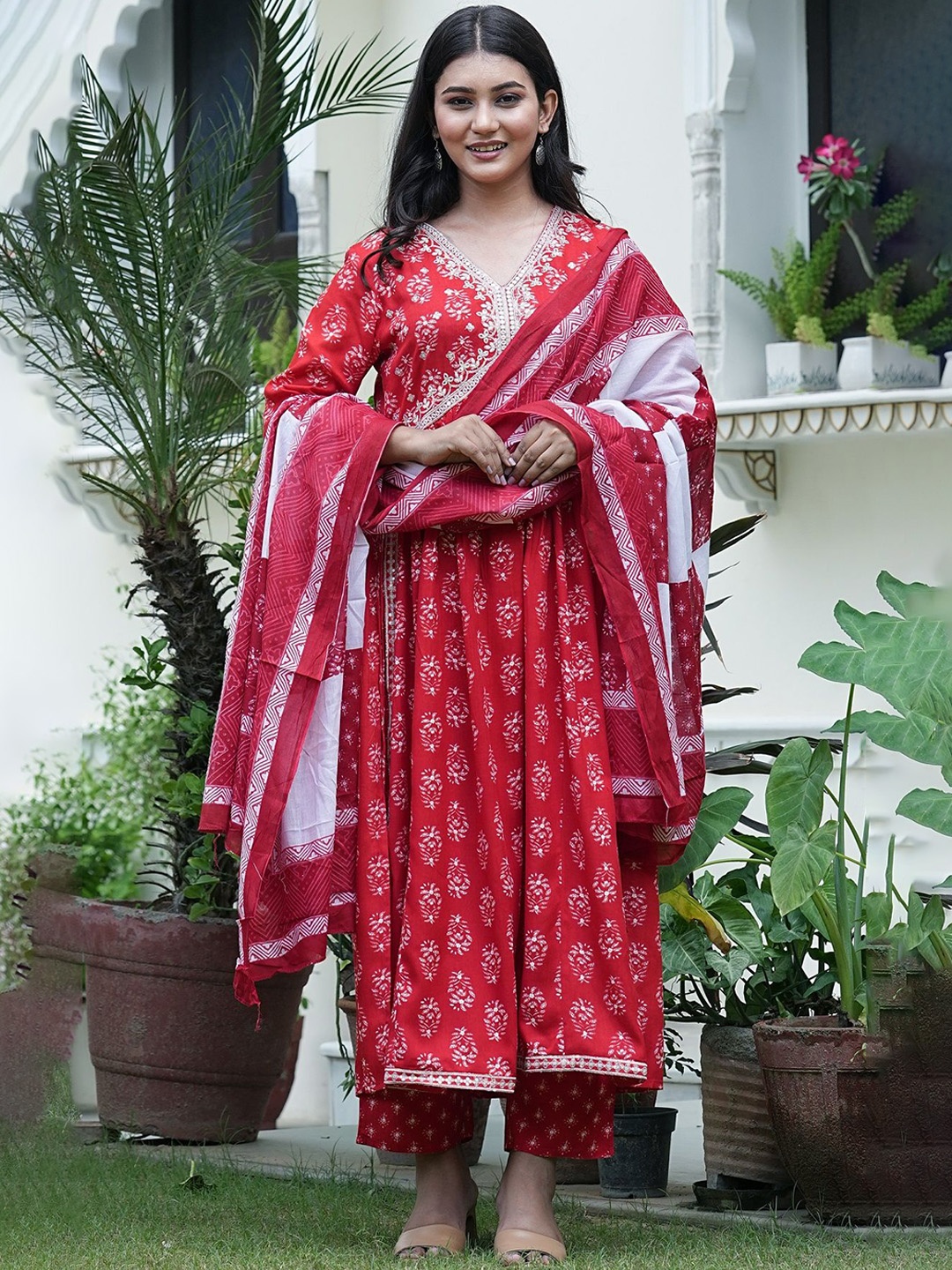 

MF Hayat Ethnic Motifs Printed Regular Thread Work A Line Kurta with Salwar & Dupatta, Maroon