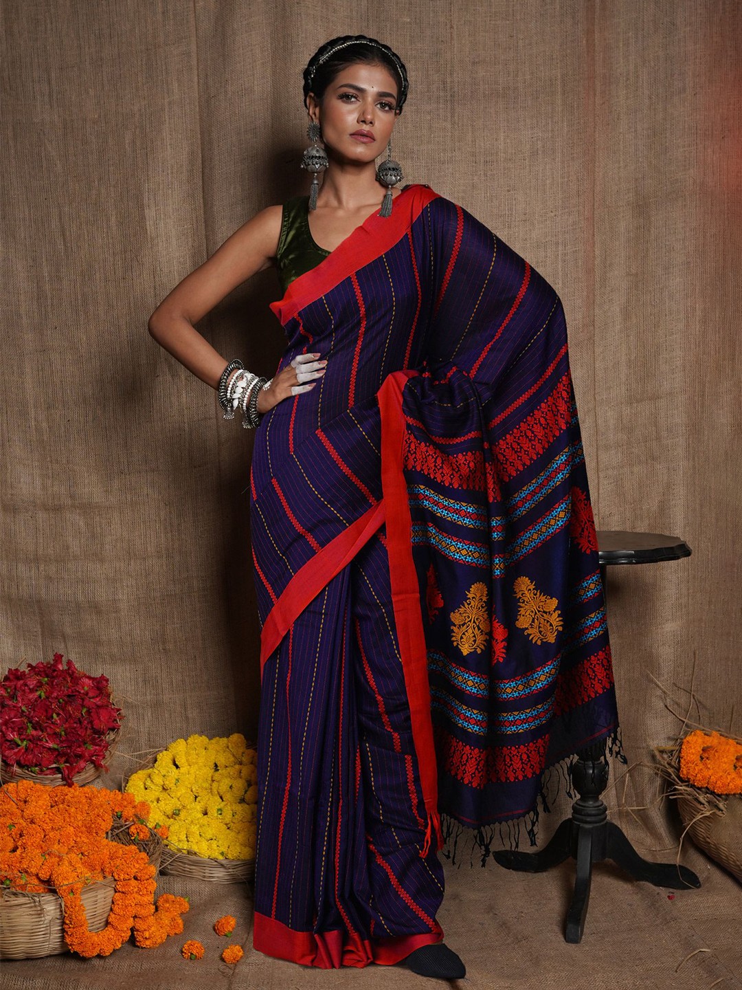 

Unnati Silks Woven Design Floral Handloom Taant Saree, Navy blue