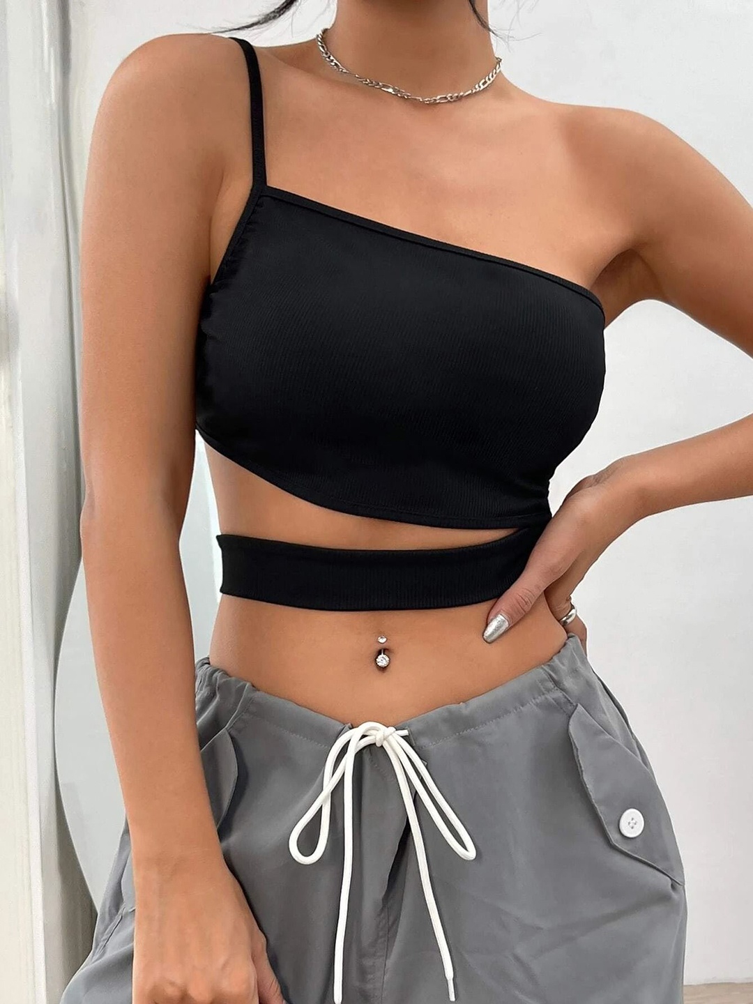 

Stylecast X Slyck Solid One Shoulder Top, Black