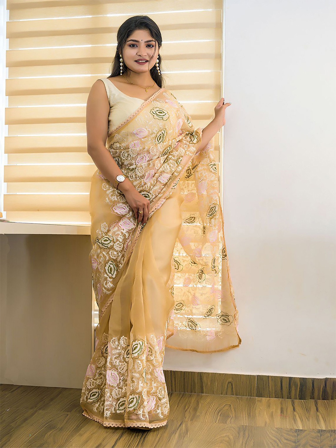 

Anouk Floral Embroidered Organza Saree, Beige