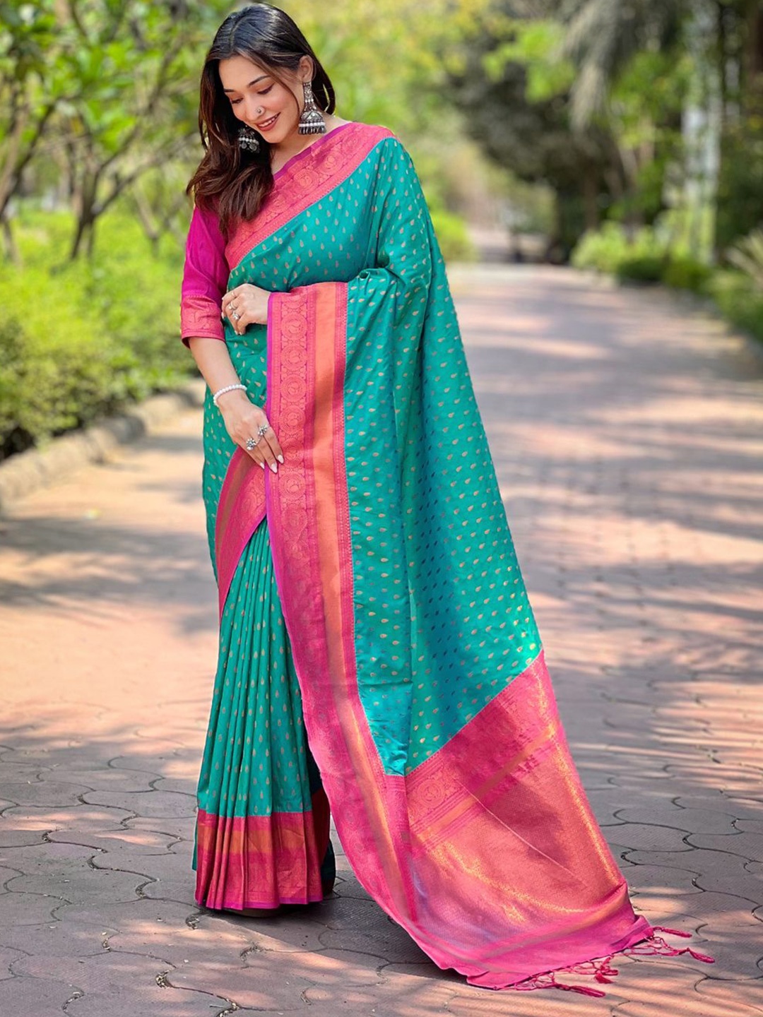 

Panzora Woven Design Zari Banarasi Saree, Teal