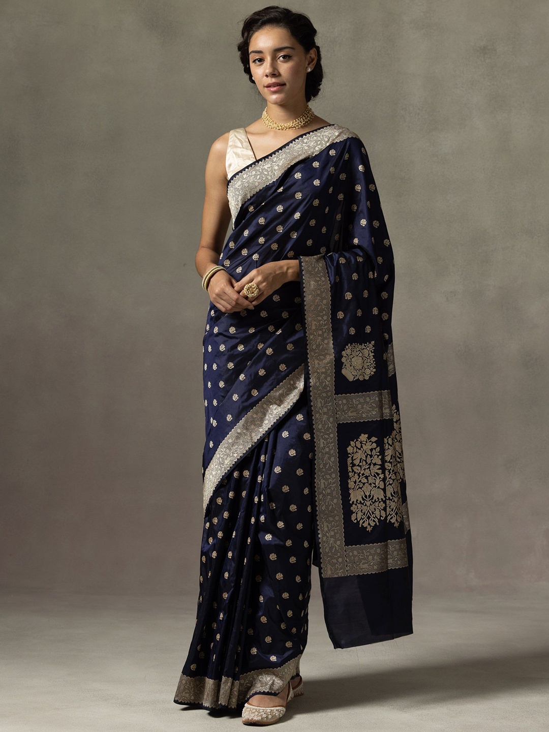 

Kriyansh Ethnic Motifs Zari Kanjeevaram Saree, Navy blue