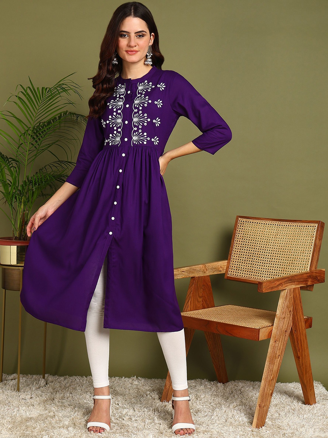 

Kapad Dwar Floral Embroidered Mandarin Collar Pleated A-Line Kurta, Violet