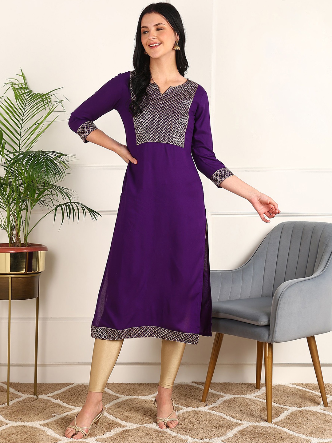 

Kapad Dwar Geometric Embroidered Notch Neck Sequinned Straight Kurta, Violet