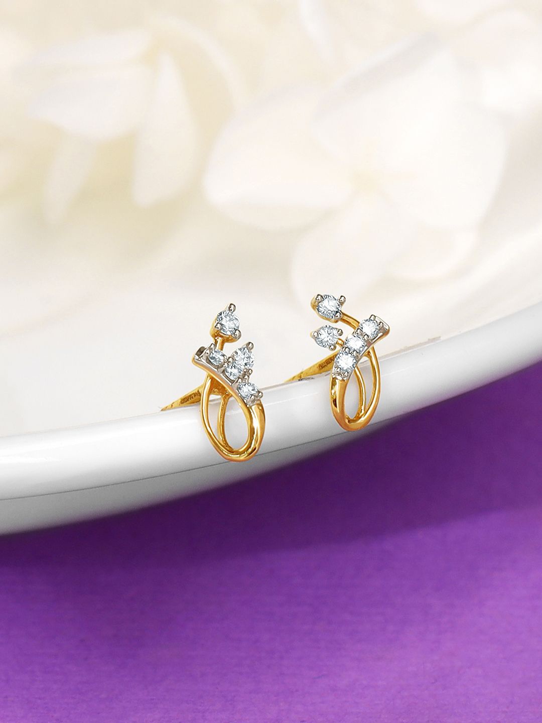 

GIVA 14K Gold Diamond Curve Studs-1.81gm