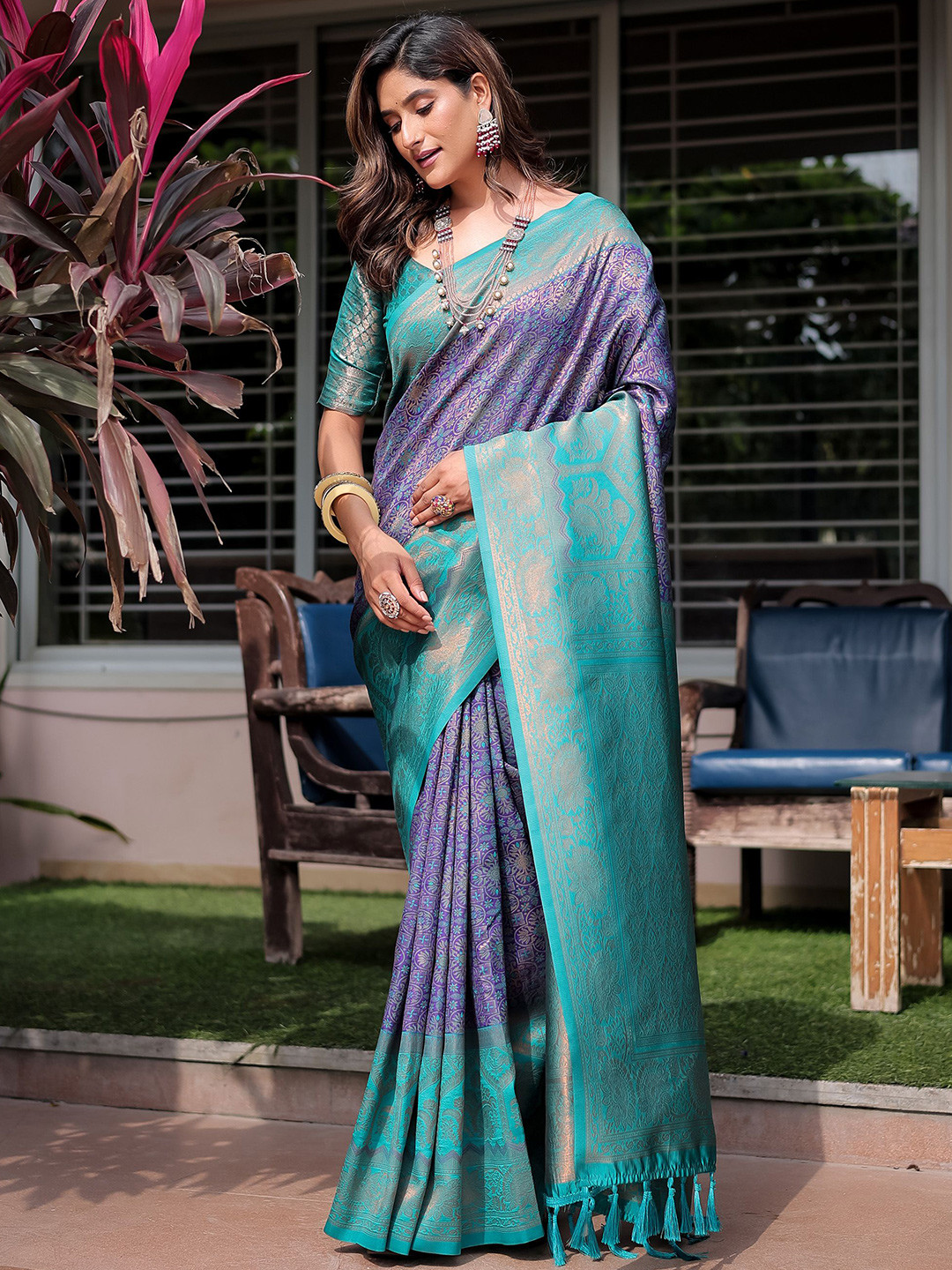 

Anouk Woven Design Floral Zari Kanjeevaram Saree, Purple