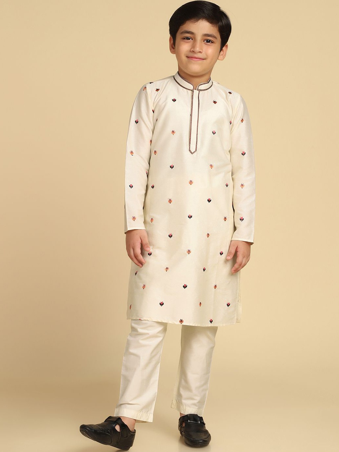 

KISAH Boys Ethnic Motifs Embroidered Thread Work Straight Kurta with Pyjamas, Off white