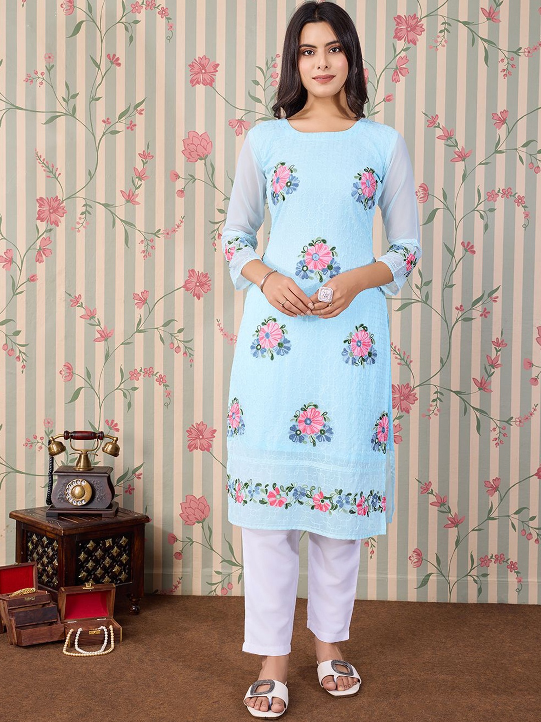 

Ode by House of Pataudi Floral Embroidered Thread Work Floral Georgette Straight Kurta, Blue