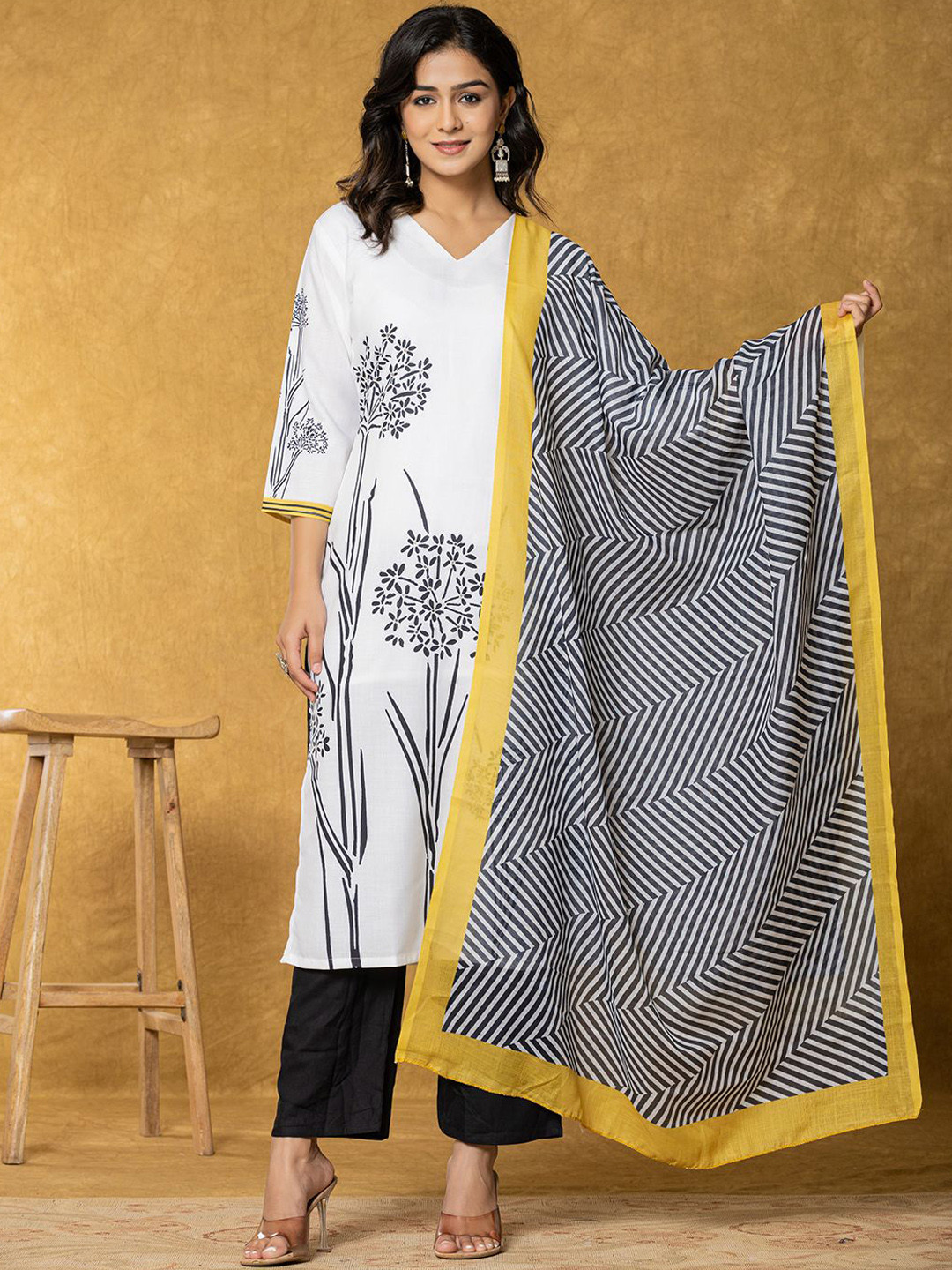 

Yufta Floral Printed V-Neck Regular Linen Kurta With Trousers & Dupatta, White