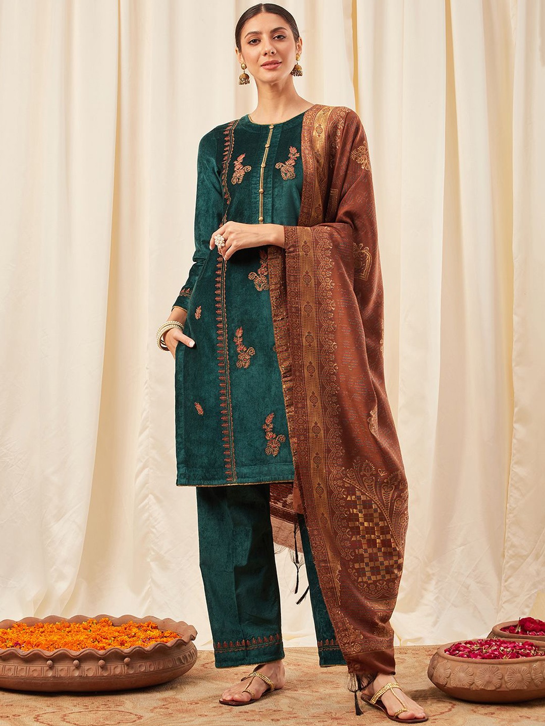 

STADO Ethnic Motifs Embroidered Velvet Straight Kurta & Trousers With Dupatta, Teal