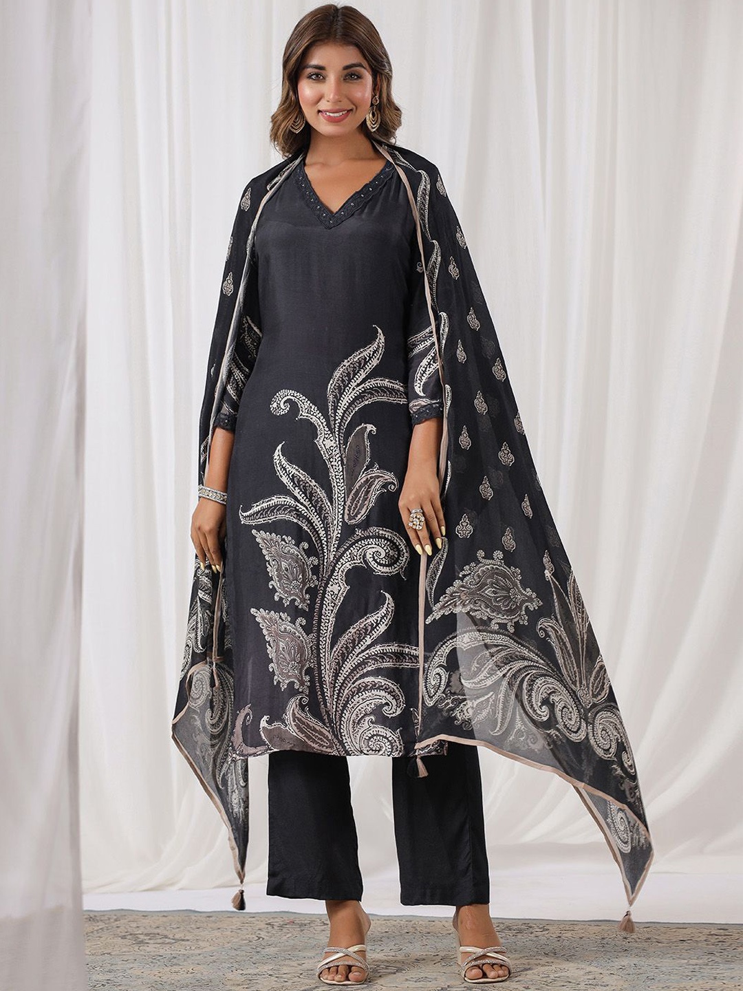

Meena Bazaar Ethnic Motifs Printed Sequinned Kurta with Trouser & Dupatta, Black
