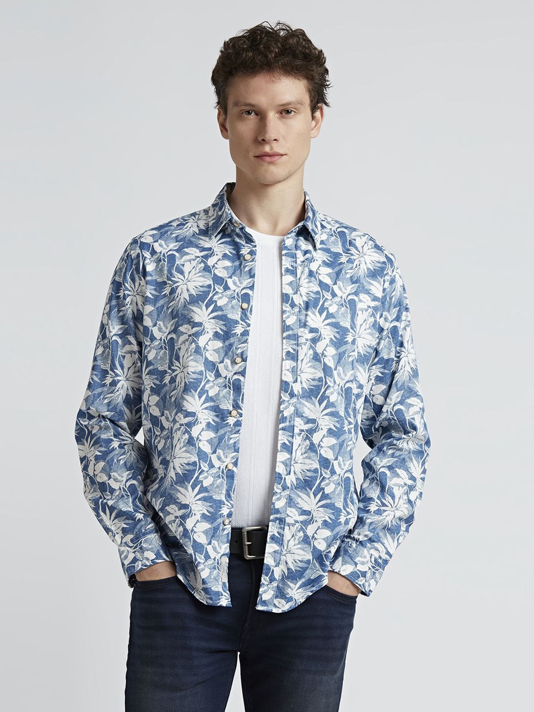 

Pepe Jeans Men Spread Collar Floral Printed Cotton Casual Shirt, Blue