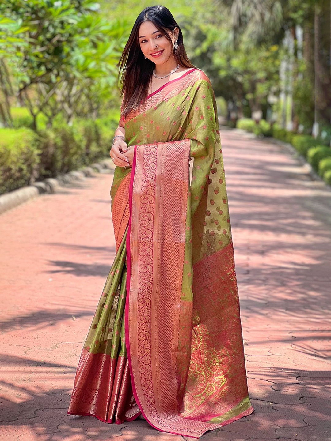 

Panzora Woven Design Zari Tissue Kanjeevaram Saree, Green