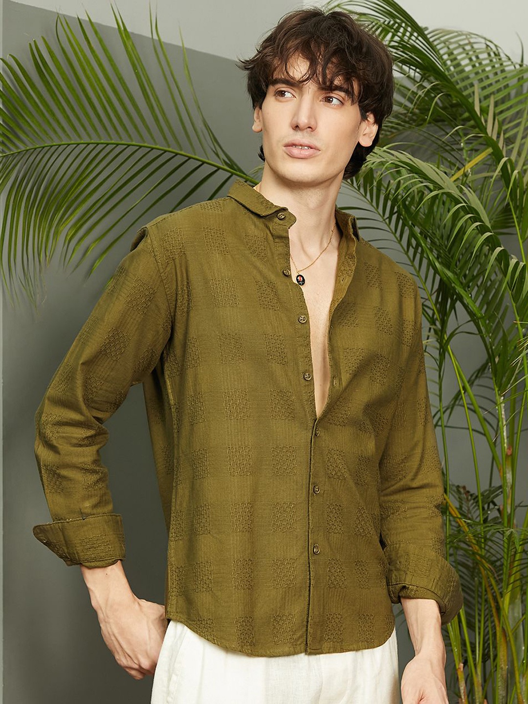 

Campus Sutra Men Comfort Spread Collar Textured Cotton Casual Shirt, Green