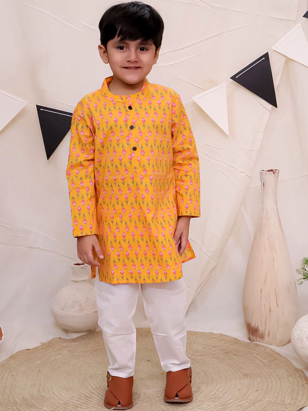 

Ka-mee Boys Floral Printed Pure Cotton Kurta with Pyjama, Orange