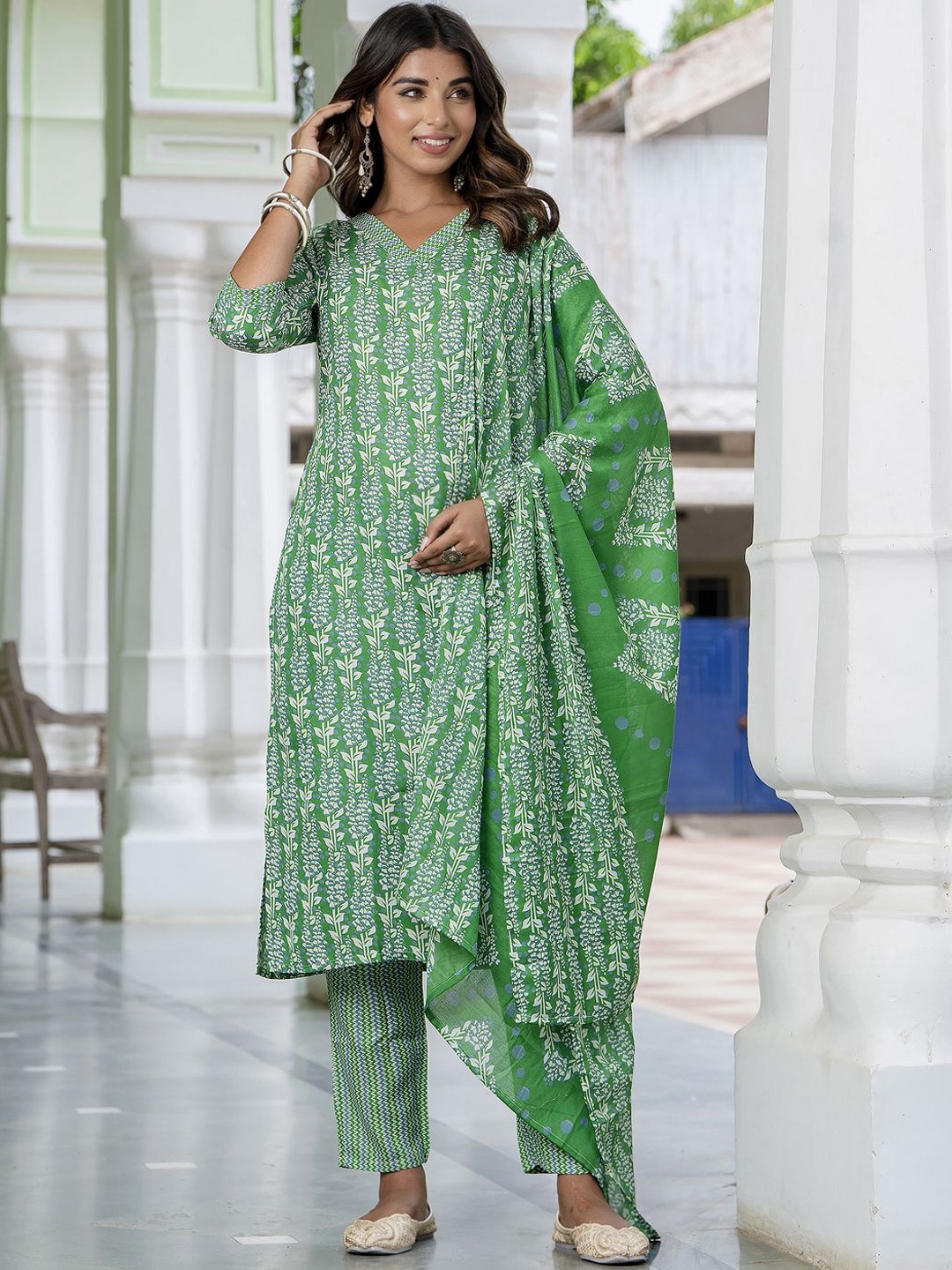 

PPTOSS Floral Printed V-Neck Straight Kurta With Trouser & Dupatta, Green
