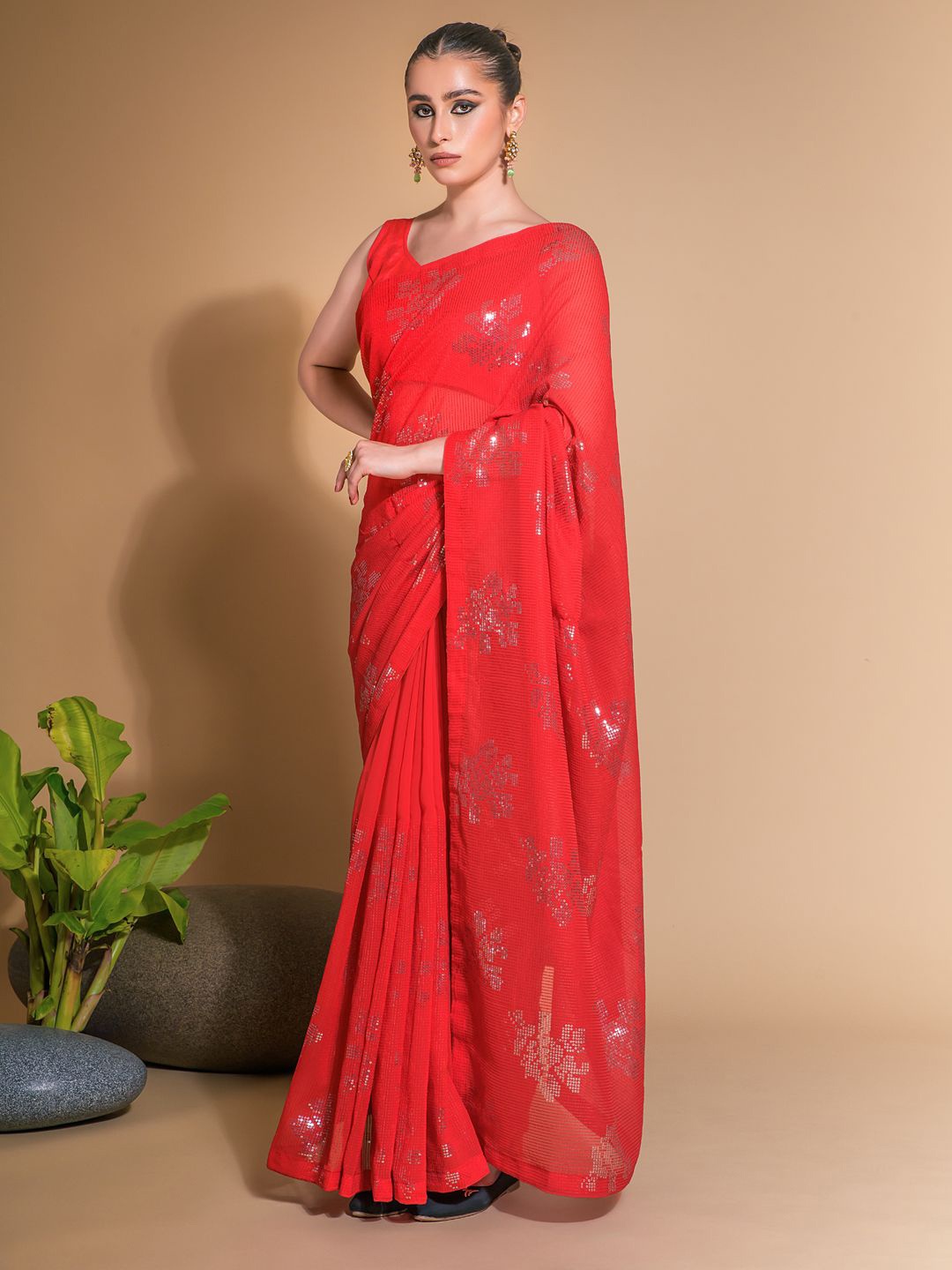

Krimmple Floral Sequinned Pure Georgette Saree, Red