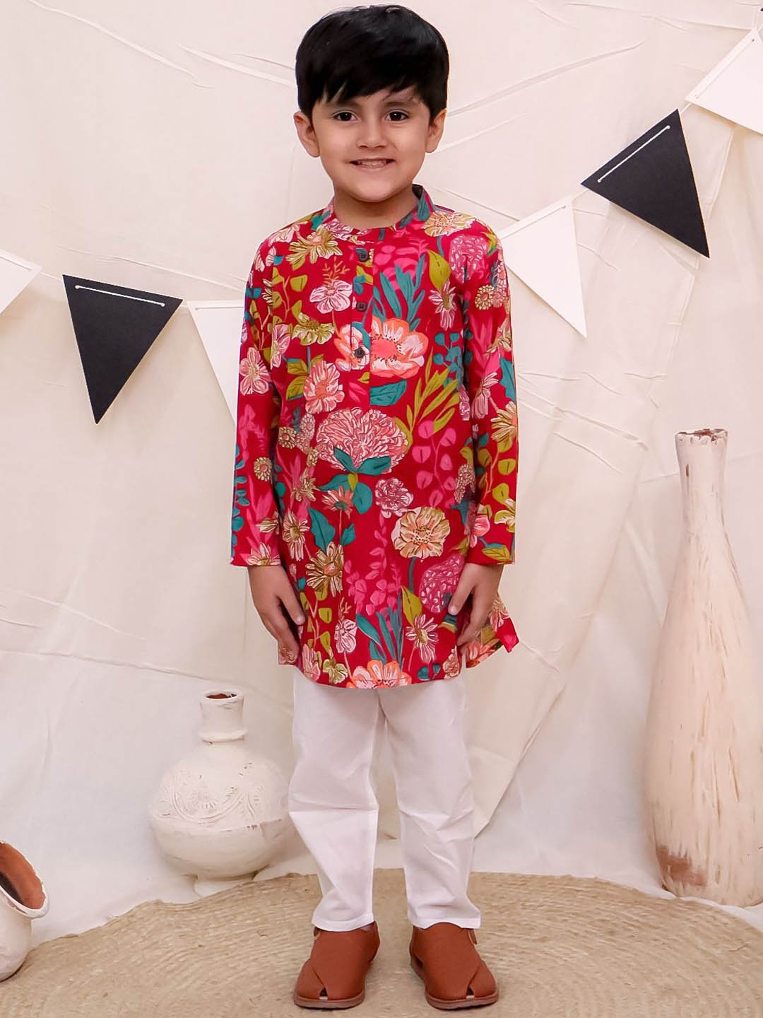 

Ka-mee Boys Floral Printed Pure Cotton Kurta with Pyjama, Red