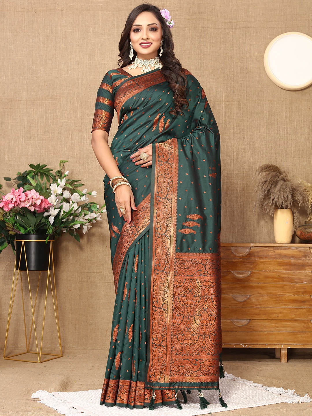 

Kriyansh Ethnic Motifs Zari Silk Cotton Banarasi Saree, Green