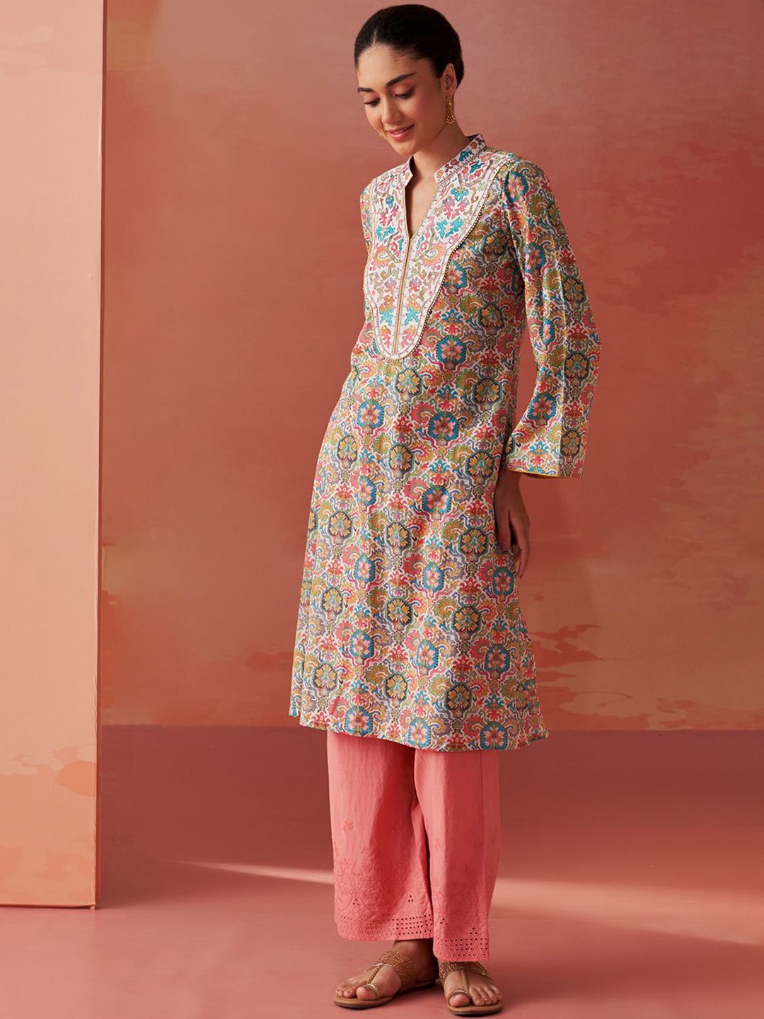 

Lakshita Floral Embroidered Bell Sleeves Gotta Patti Straight Kurta, Green