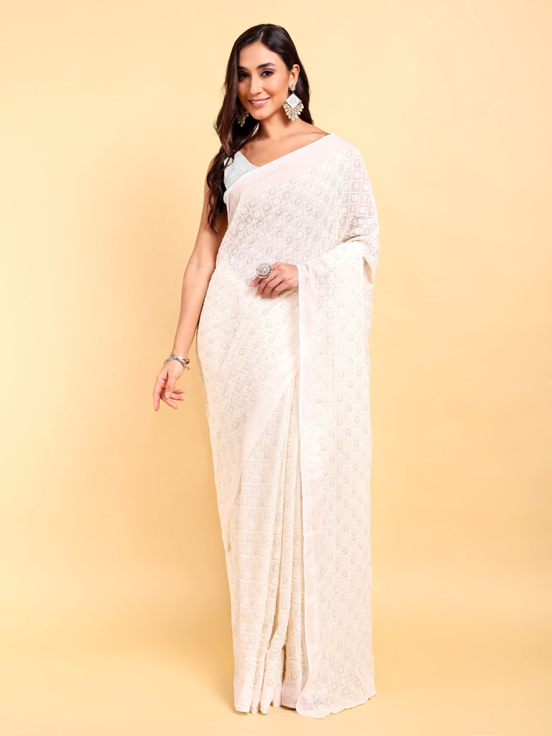 

DOERAA Ethnic Motifs Sequinned Net Saree, White