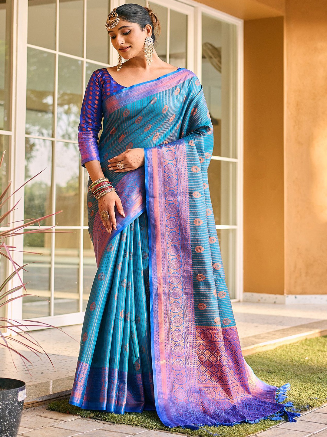 

Anouk Floral Zari Woven Design Kanjeevaram Saree, Teal