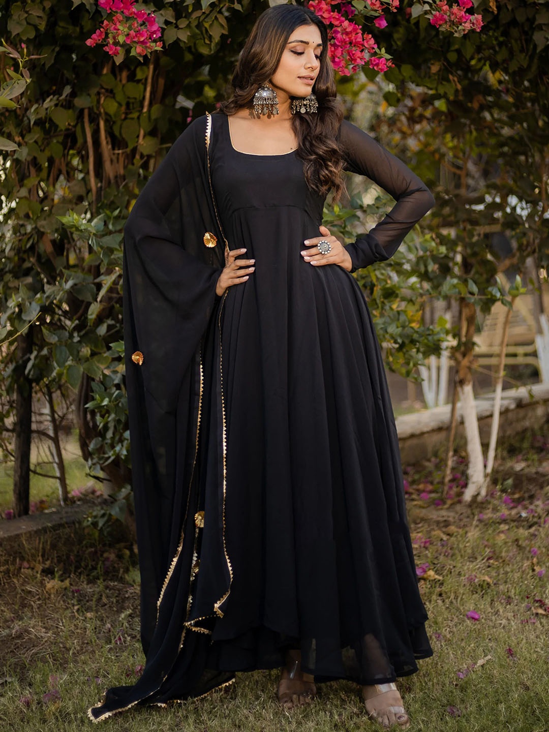 

Vama Heritage Round Neck Regular Kurta With Trousers & Dupatta, Black