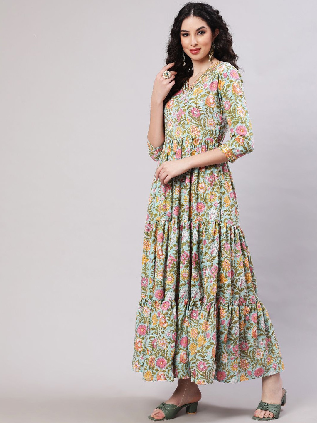

GLAM ROOTS Floral Printed Gotta Patti Tiered Anarkali Kurta, Green