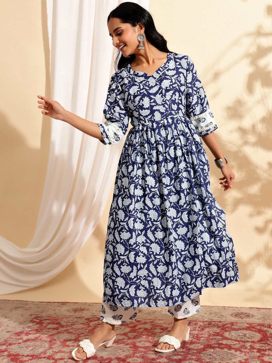 

V TRADITION Floral Printed Sweetheart Neck Pure Cotton Kurta with Trousers & Dupatta, Blue