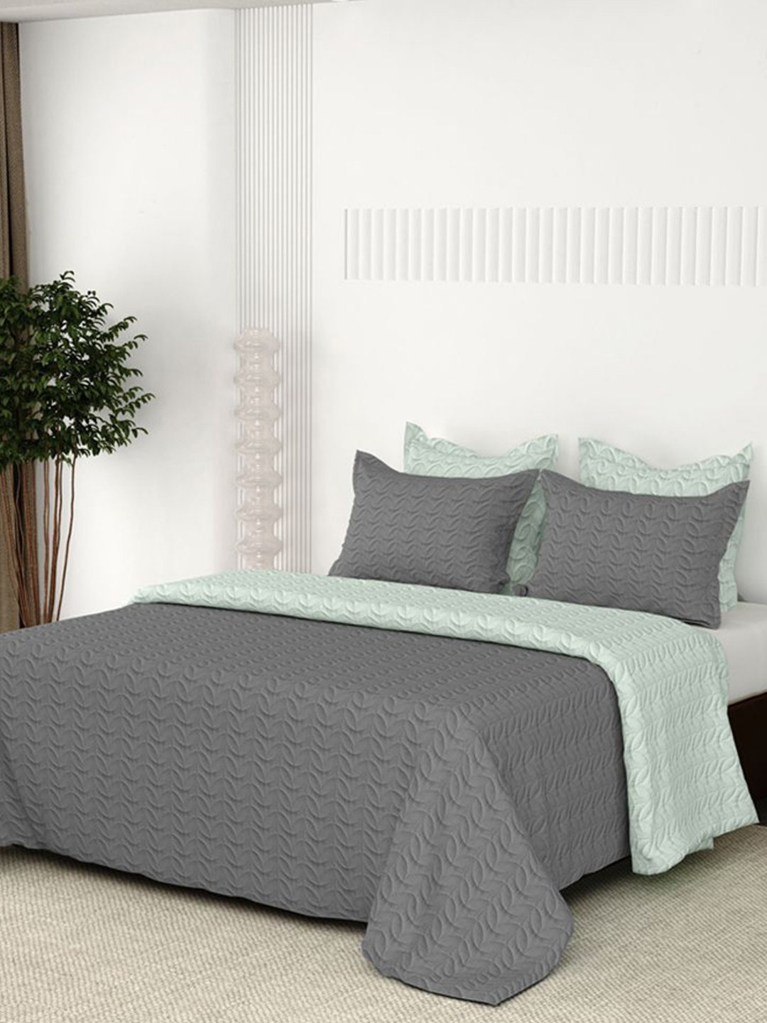 

LABHAM Charcoal Grey & Green Quilted Pure Cotton Double King Bed Cover & 2 Pillow Covers