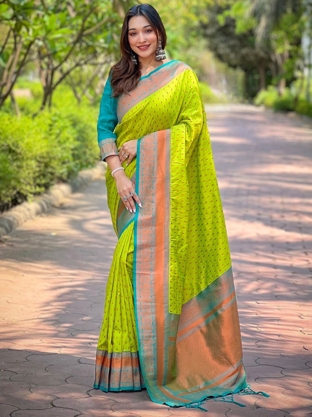 

Panzora Woven Design Zari Banarasi Saree, Green