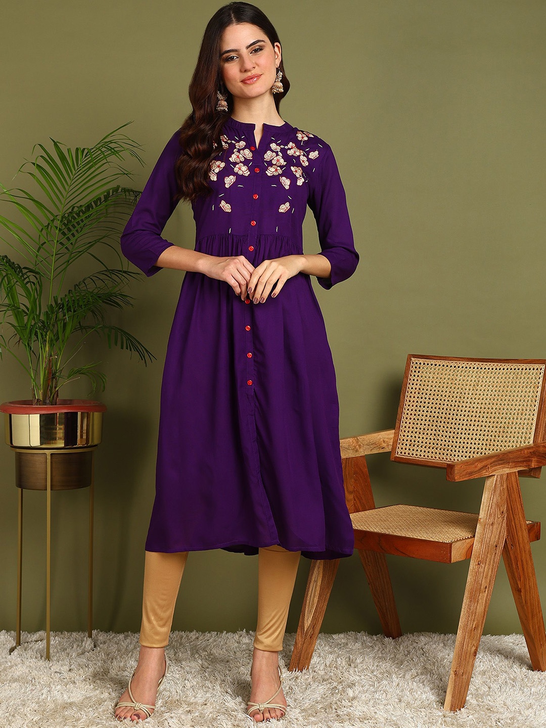 

Kapad Dwar Floral Embroidered Mandarin Collar Pleated A-Line Kurta, Violet