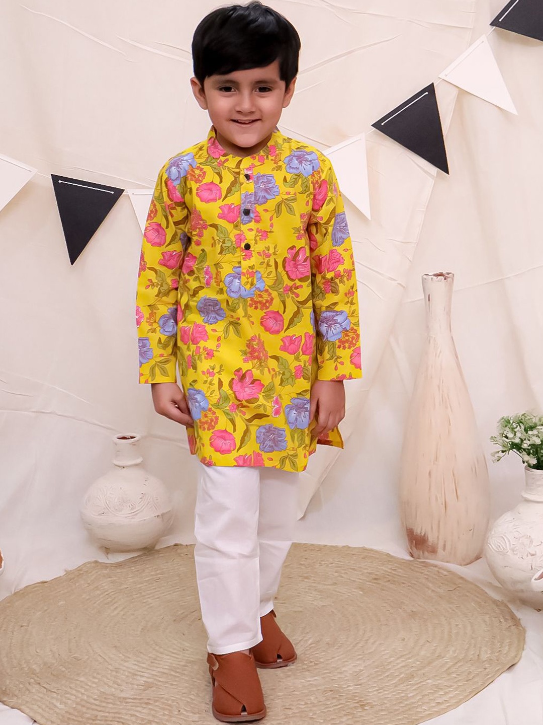 

Ka-mee Boys Floral Printed Regular Pure Cotton Kurta with Pyjama, Yellow