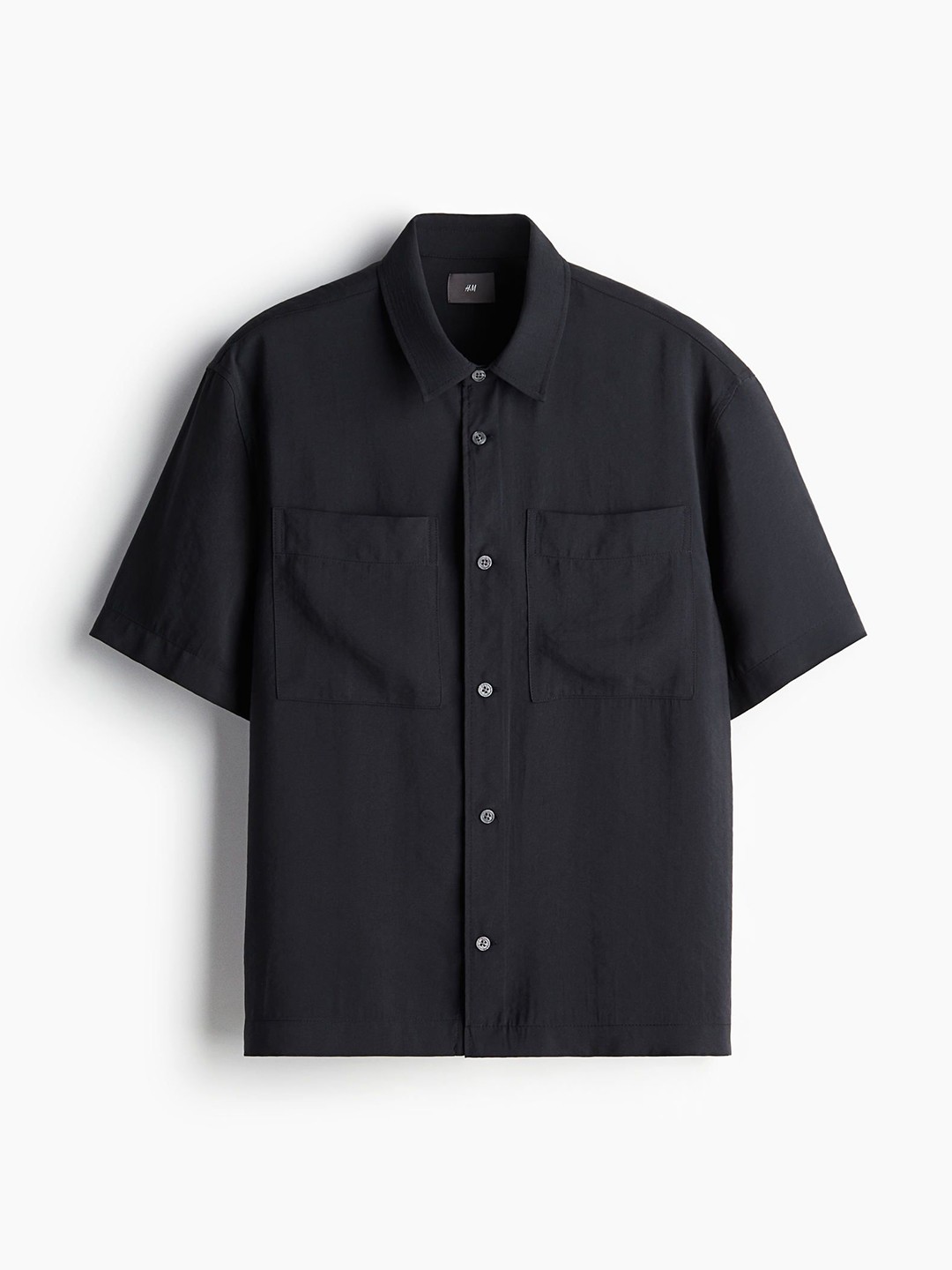 

H&M Men Short Sleeves Turn Down Collar Shirt, Black