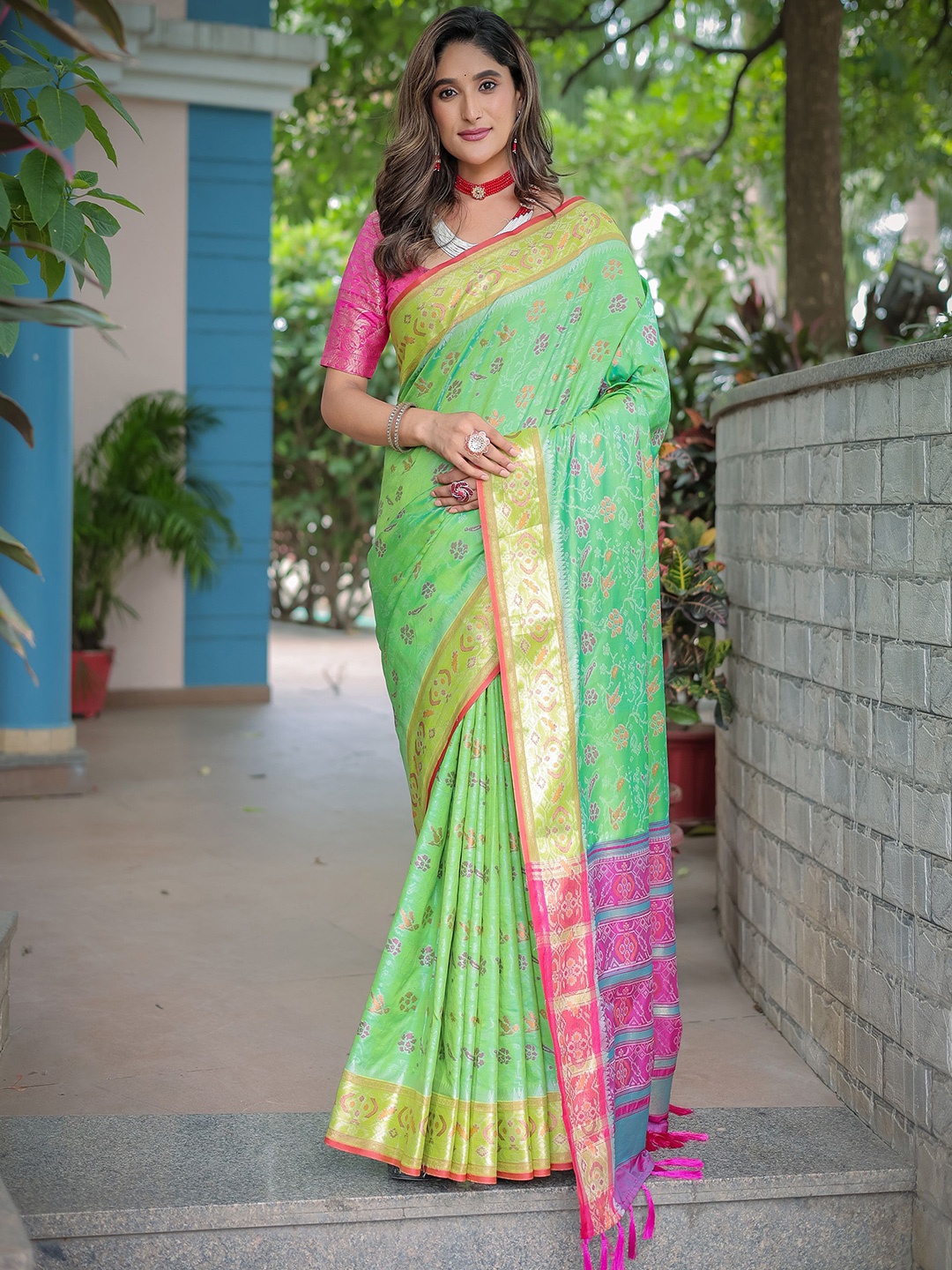 

Anouk Woven Design Floral Zari Kanjeevaram Saree, Green