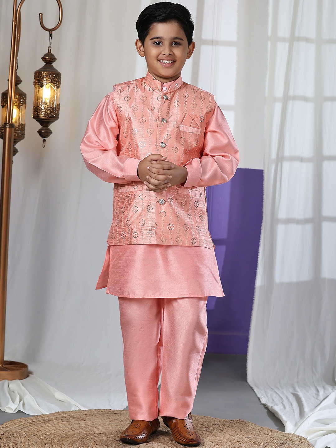 

Pro-Ethic STYLE DEVELOPER Boys Ethnic Motifs Pure Silk Straight Kurta with Pyjamas, Pink