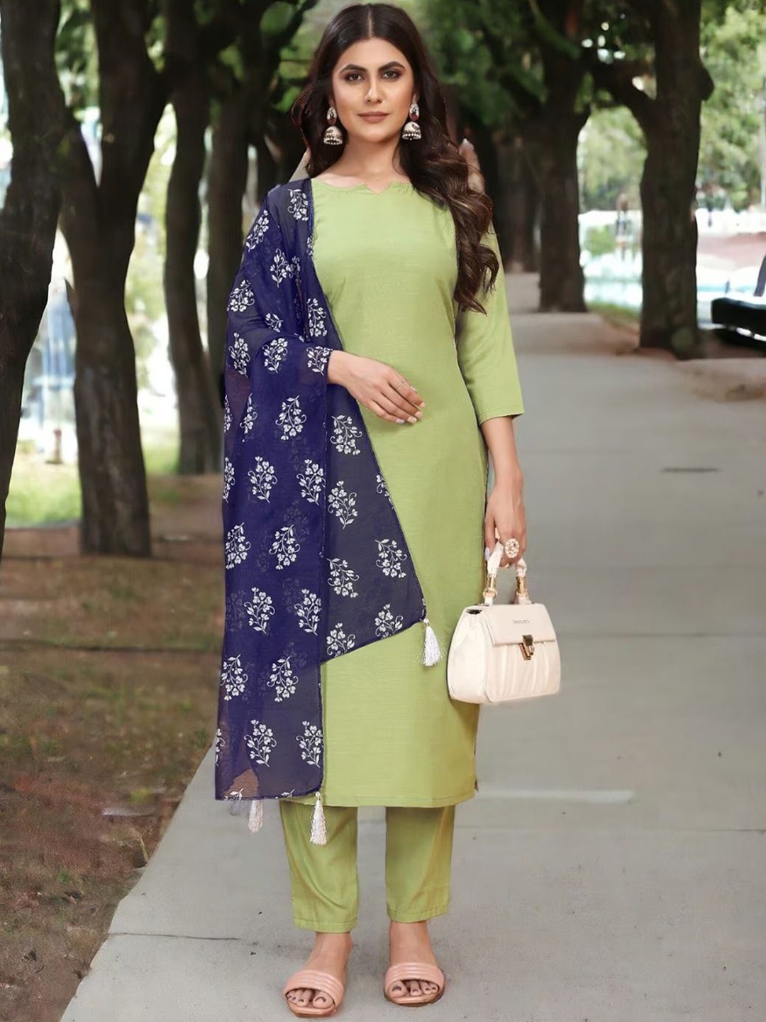 

HETVI CREATION Round Neck Straight Kurta With Trousers & Dupatta, Green