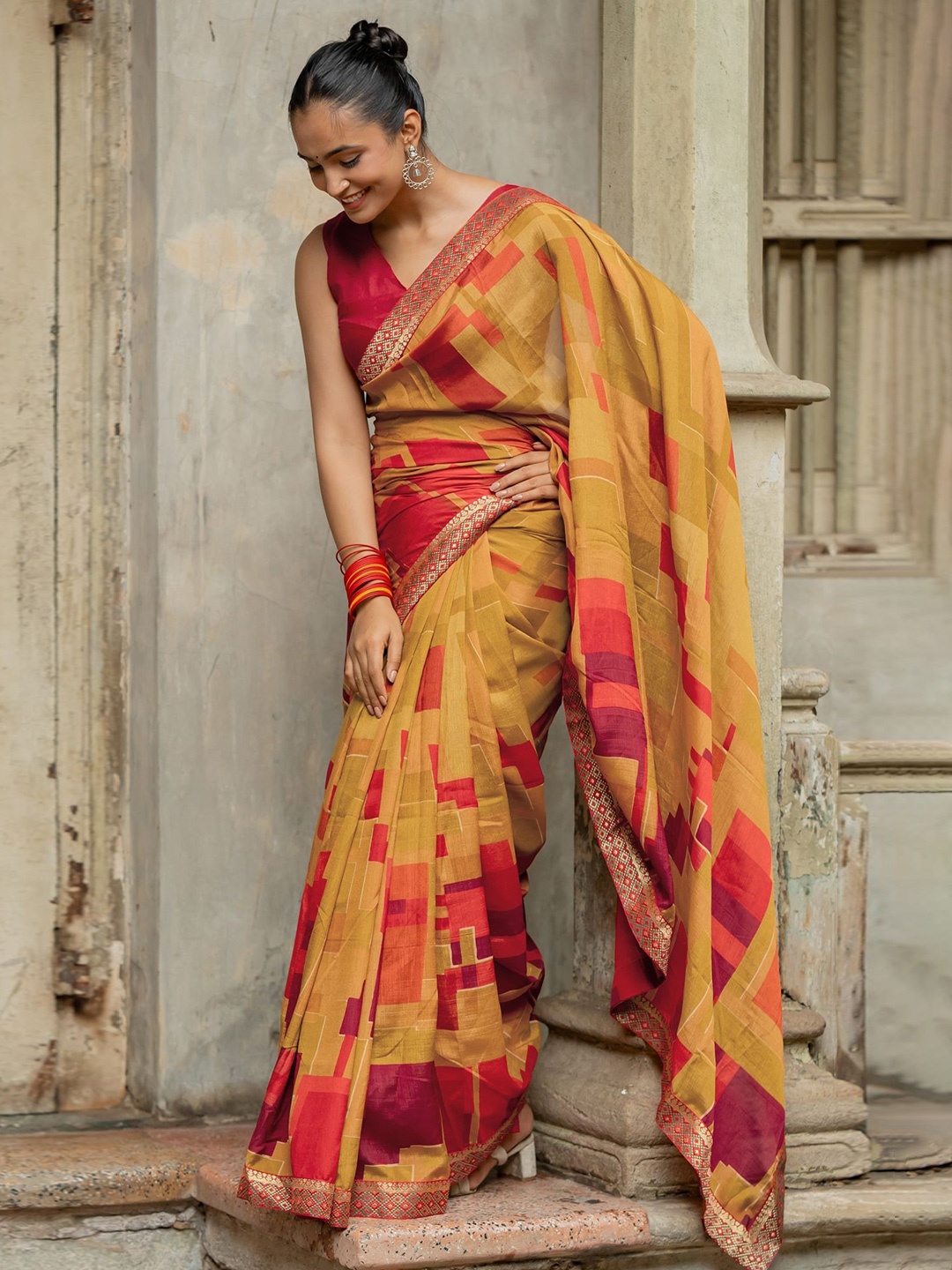 

KALINI Women Geometric Printed Zari Saree, Mustard