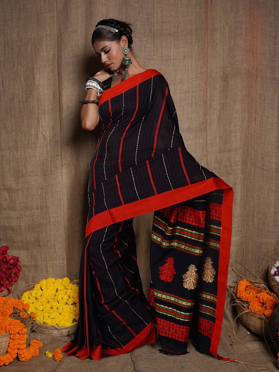 

Unnati Silks Striped Handloom Taant Saree, Black