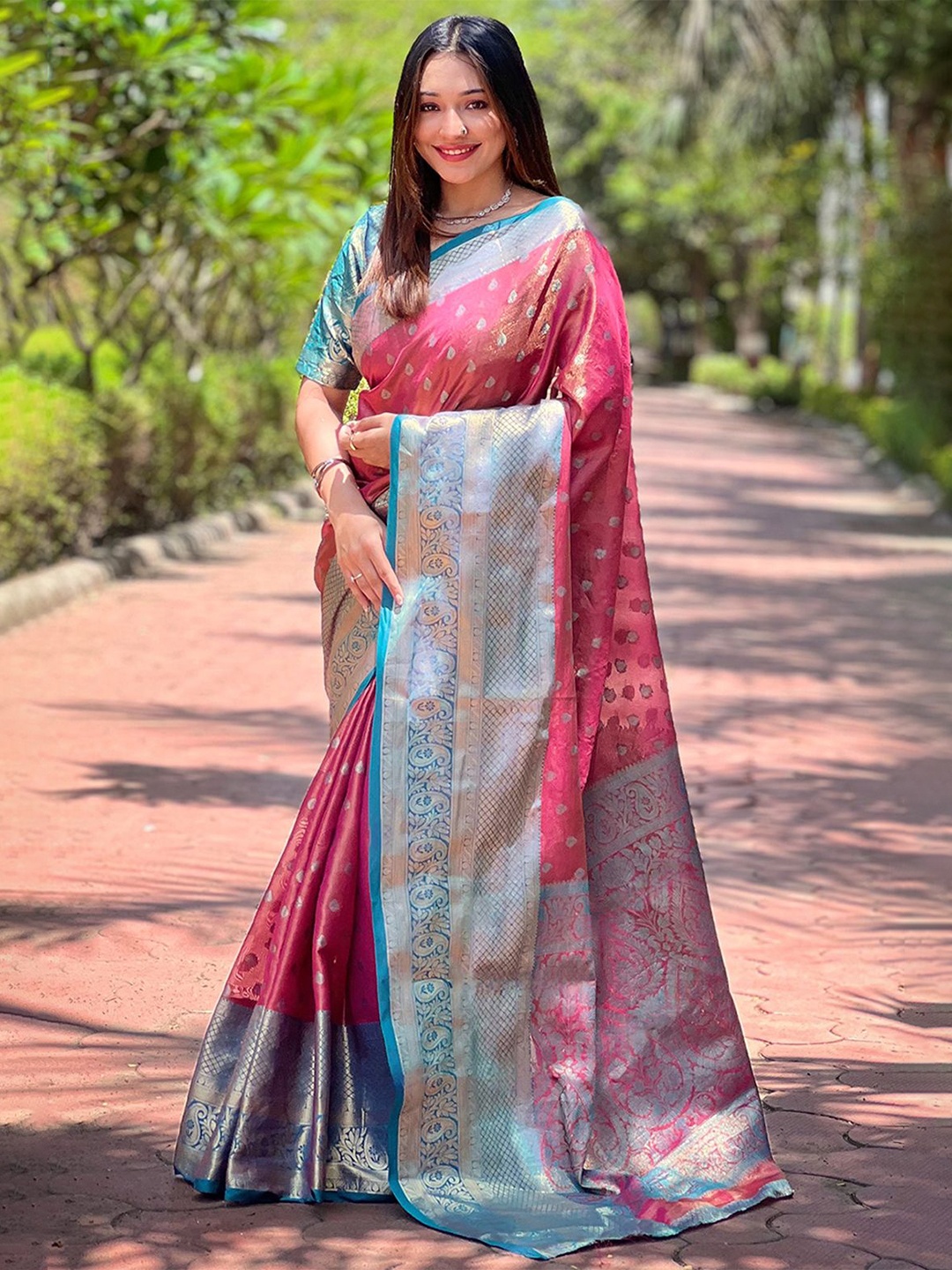 

Panzora Zari Tissue Kanjeevaram Saree, Pink