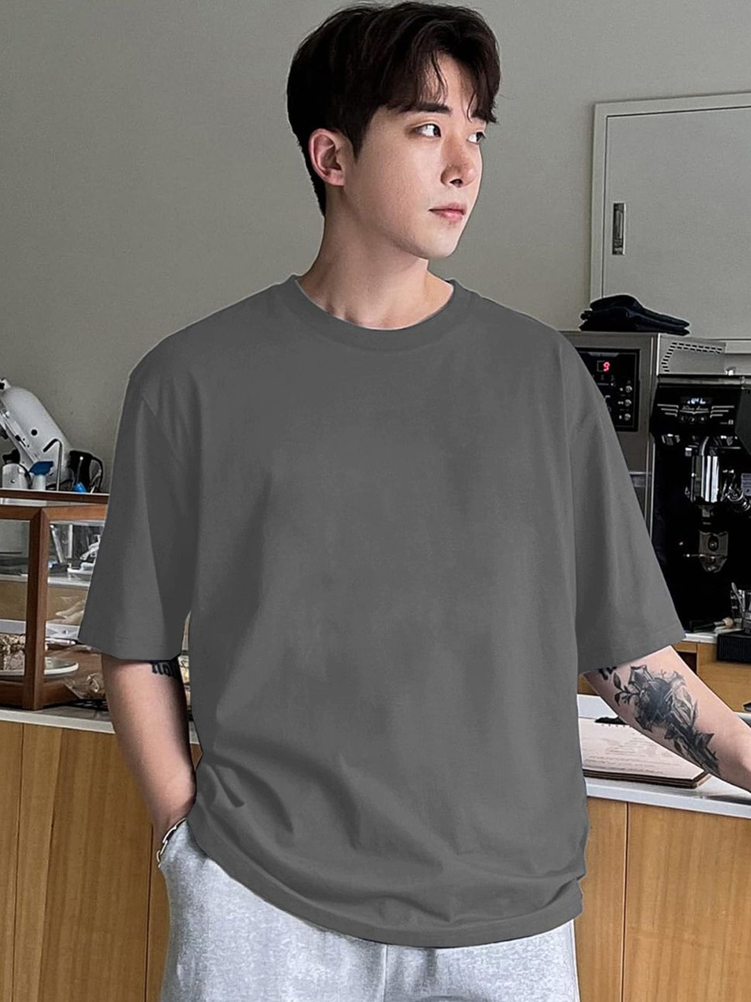 

Genzy Men Round Neck Drop-Shoulder Sleeves Oversized T-shirt, Grey