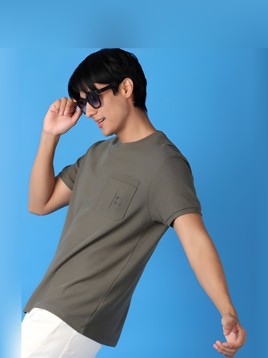 

V-Mart Men Solid Round Neck Cotton T-shirt, Green