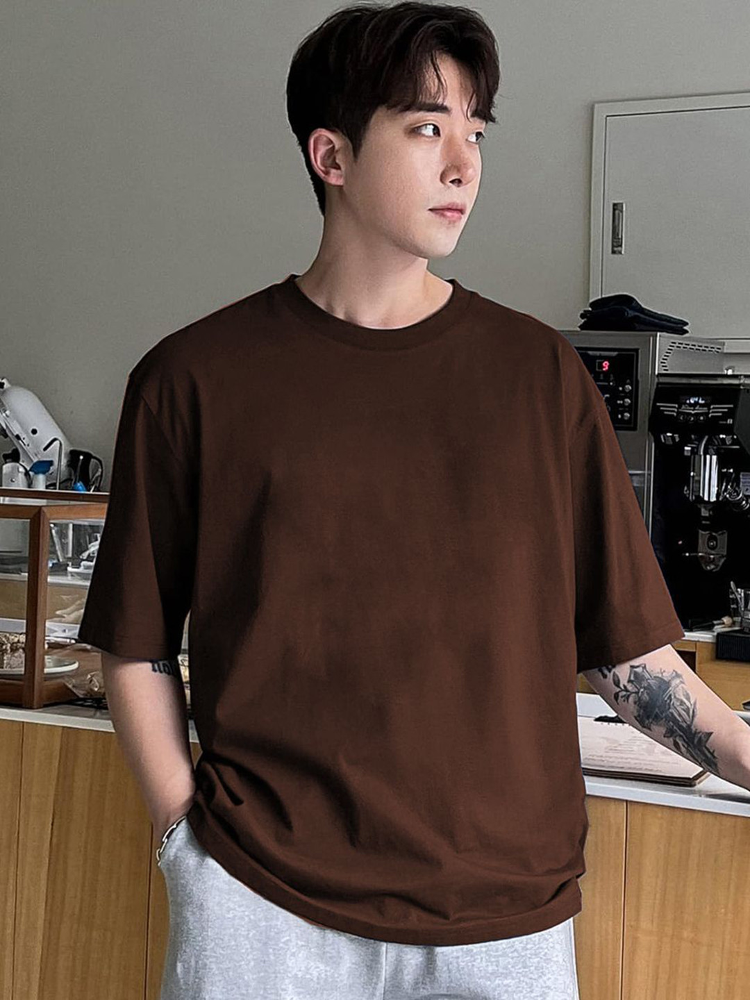

Genzy Men Round Neck Drop-Shoulder Sleeves Oversized T-shirt, Brown