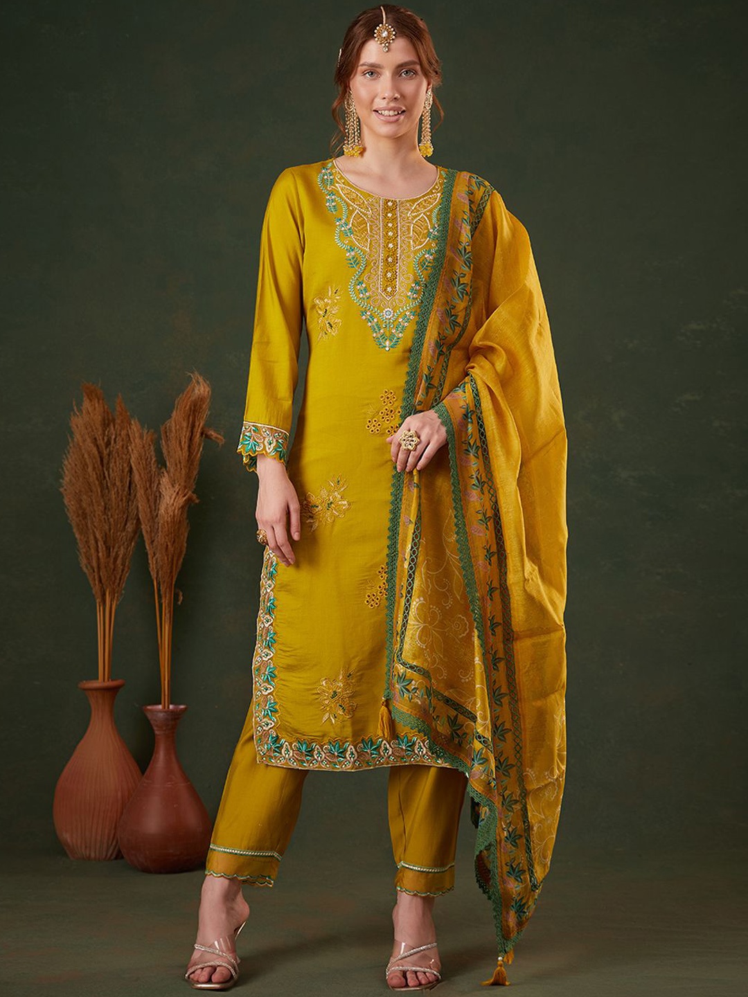 

HEEPOSH Floral Embroidered Thread Work Kurta with Trousers & Dupatta, Green