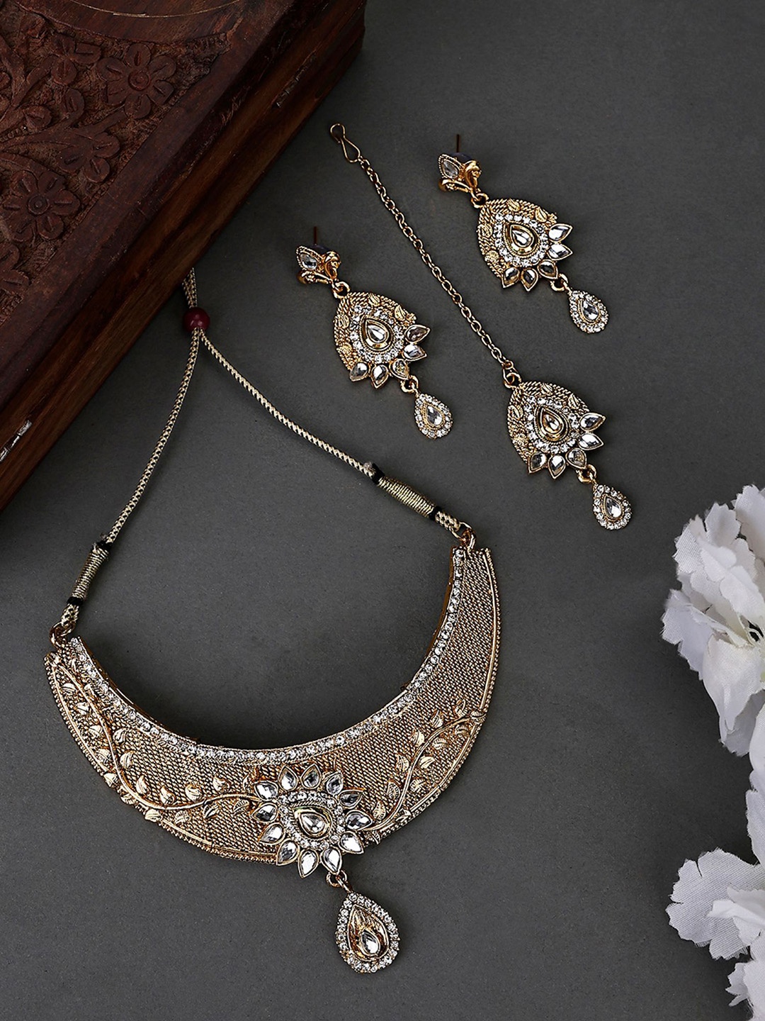 

ANIKAS CREATION Gold-Plated Stone-Studded Necklace & Earrings With Maang Tika